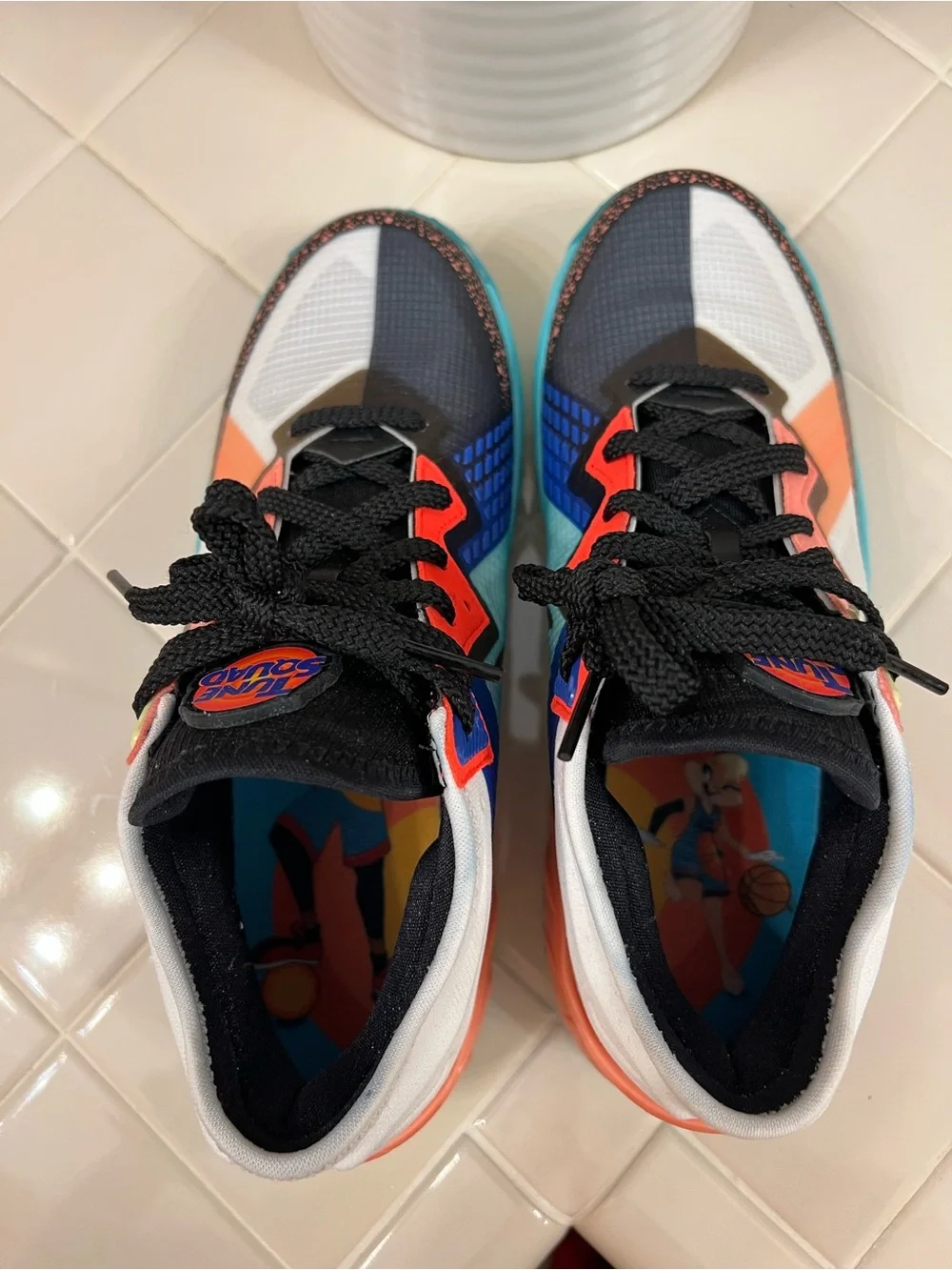 NIKE LeBron XVIII, TUNE SQUAD, KIDS SHOES SIZE 7, EXCELLENT CONDITION